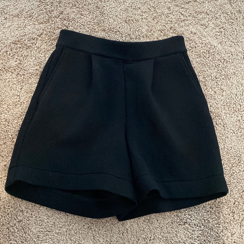 Leze the label piper shorts in black; size small